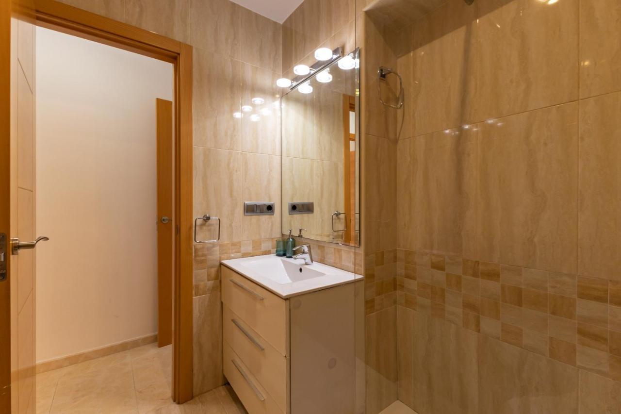 Charming 3 Bedroom At Triana Center By Oui Appartement
